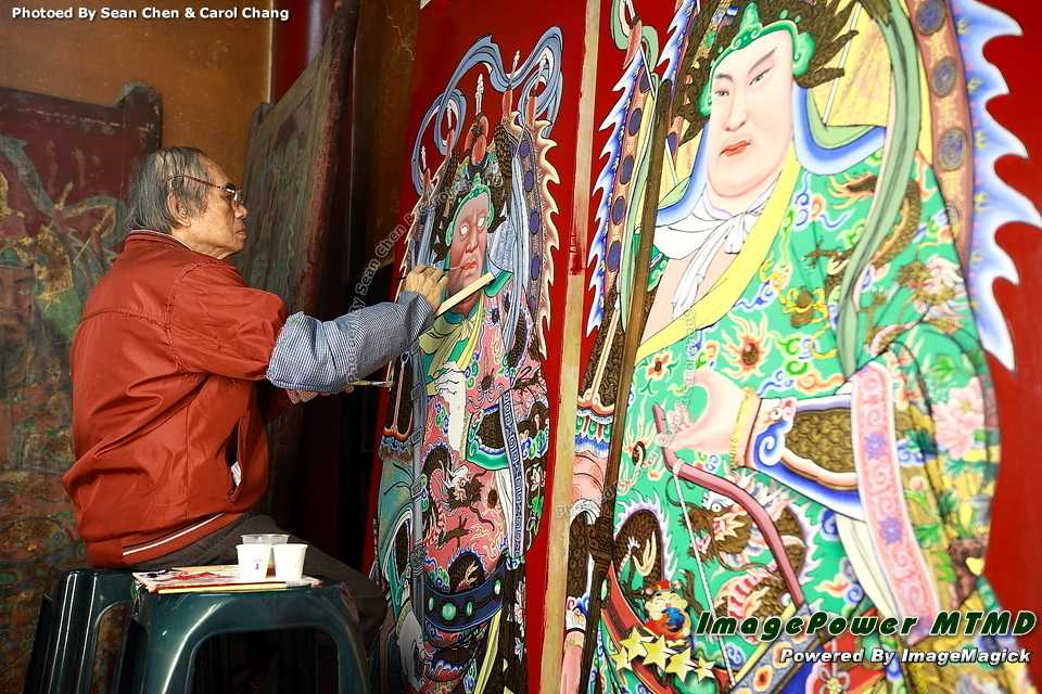 [府城古蹟]總趕宮門神彩繪由國寶級畫師陳壽彝現場作畫中--機會難得歡迎民眾現場觀摩